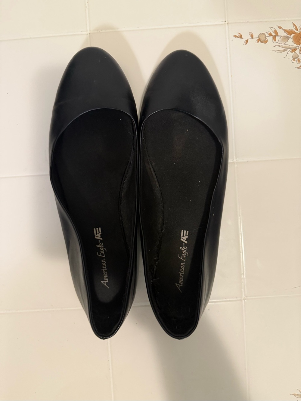 American Eagle Outfitters Black Round-Toe Ballet Flats
